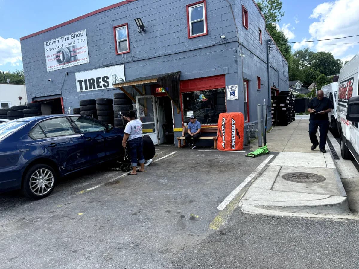 Edwin Tire Shop storefront in Brentwood